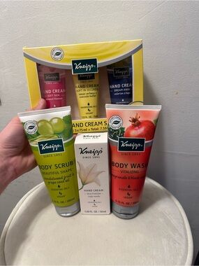 NEW Kneipp Spa Self-Care Gift Set Body Wash Scrub Hand Creams Vegan bath bundle